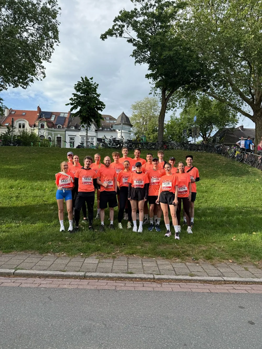 B2Run Bremen 2026 – Team Anyland & construktiv before the start
